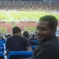 Pemain Timnas Indonesia, Evan Dimas bersama Ilham Udin Armaiyn, menonton laga Liga Premier Malaysia antara Felcra FC melawan PDRM di Stadion Shah Alam, Selangor, Jumat (2/2/2018). Kedua klub bermain imbang 1-1. (Bola.com/Vitalis Yogi Trisna)