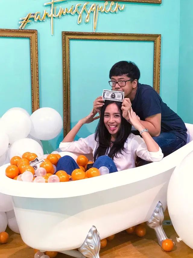 10 Tahun Menikah, Ini 6 Potret Harmonis Dea Ananda dan Ariel Nidji