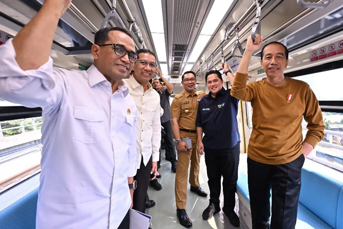 Presiden Jokowi Jajal LRT