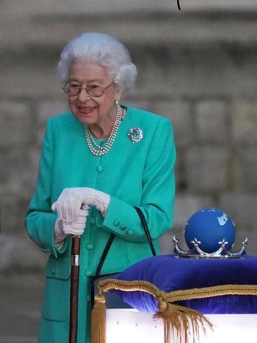 Ratu Elizabeth II Pamer Potongan Rambut Baru Usai Platinum Jubilee