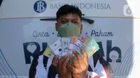 Bank Indonesia (BI) telah mempersiapkan sebesar Rp 197,6 triliun uang layak edar (ULE) untuk memenuhi kebutuhan penukaran uang rupiah selama Ramadan dan menjelang Idul Fitri 2024. (Liputan6.com/Herman Zakharia)