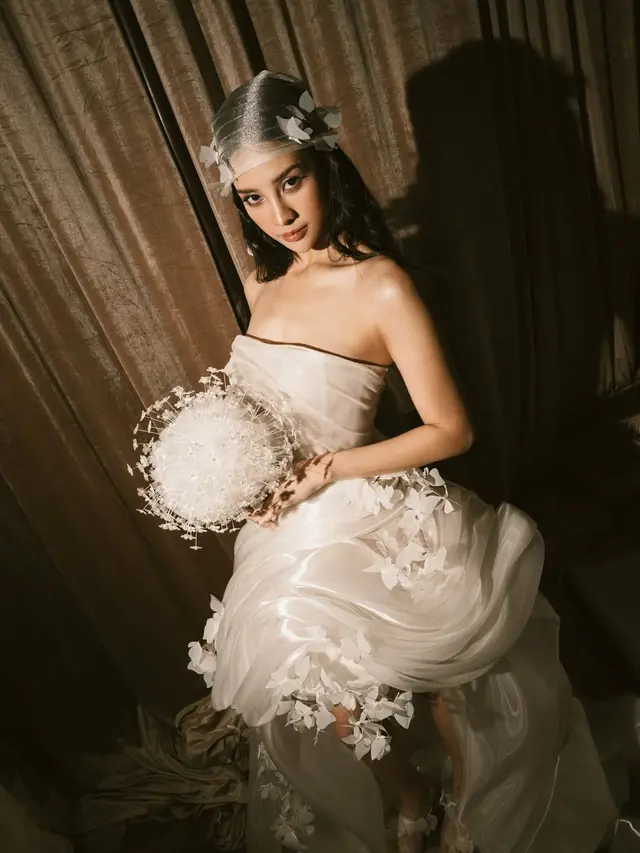 Anya Geraldine Tampil sebagai Pengantin Modern dalam Balutan Gaun “ELUNÉ” yang Artistik dan Lembut