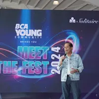 Presiden Direktur BCA Jahja Setiaatmadja
memberi sambutan pada kegiatan BCA Young Community (BYC) Meet The Fest di City (Foto: BCA)
