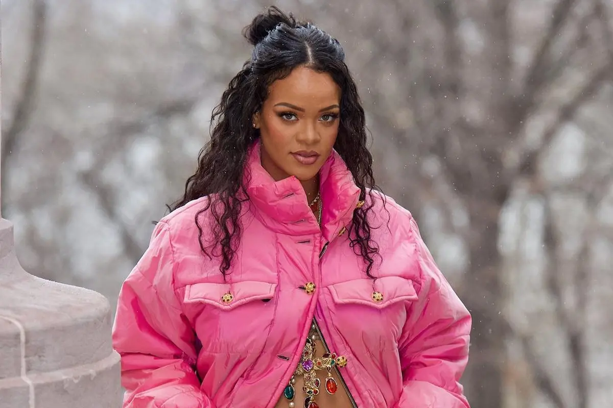 Gaya hamil Rihanna