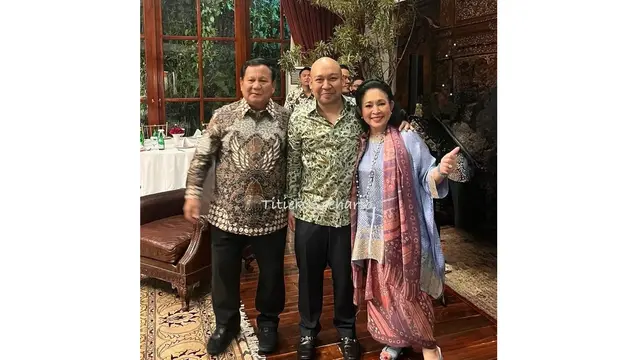 Titiek Soeharto Dampingi Prabowo di Malam Tahun Baru