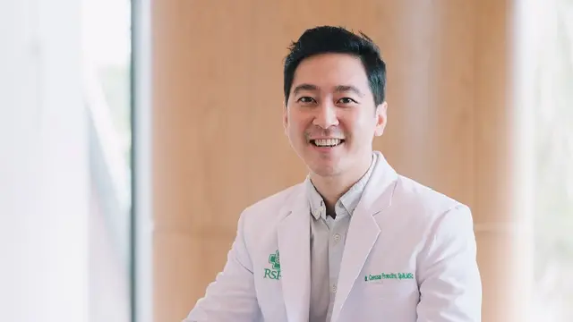 dokter spesialis anak, Caessar Pronocitro, dari RS Pondok Indah - Bintaro Jaya