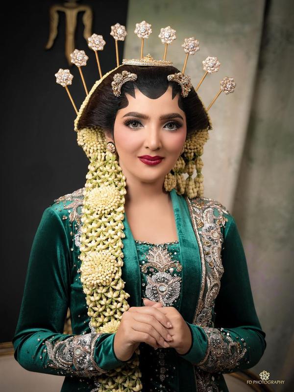 Selebriti tampil bergaya pengantin Jawa (Sumber: Instagram/fdphotography90)