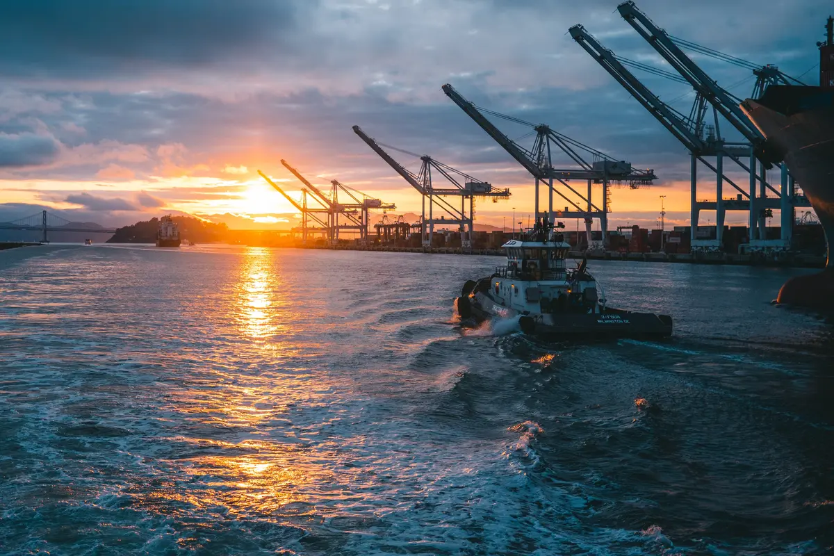 Harga Minyak Dunia. Foto: Freepik/wirestock
