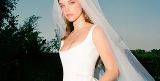 Kepada Vogue Weddings, Barbara mengatakan bahwa ia menginginkan sesuatu yang timeless dan klasik untuk upacara tersebut. [Instagram/owengould/bumbleandbumble].