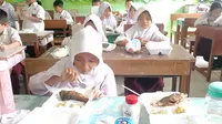 Cerita Haru Kayla Siswi Kelas 2 SD di Banten Tunda Makan Siang Gratis di Sekolah: Mau Dibawa Pulang untuk Emak