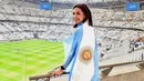 <p>Presenter acara Mata Najwa hadir langsung menonton laga final Piala Dunia 2022. Perempuan yang akrab disapa Nana ini mendukung Argentina. Benar saja, Argentina berhasil keluar sebagai juara dan Nana terlihat sangat sumringah. (Liputan6.com/IG/najwashihab)</p>