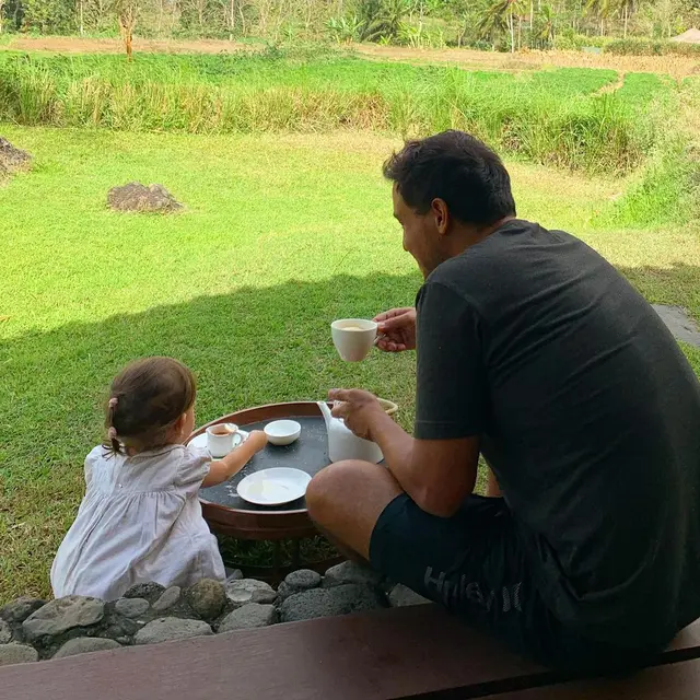 Hamish Daud dan putrinya. (Foto: Instagram @raisa6690)