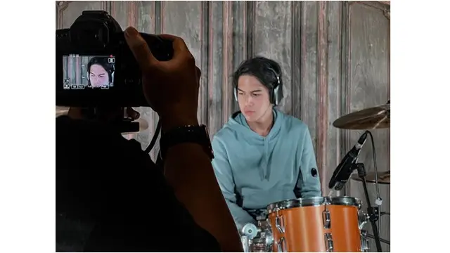 Segera Rilis Single Baru, Ini 6 Potret Persiapan The Lucky Laki Saat Rekaman