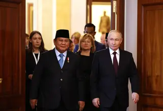 Presiden Republik Indonesia Prabowo Subianto dan Presiden Federasi Rusia Vladimir Putin di Istana Kremlin, Moskow, Senin (13/4) (Istimewa)