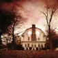 Rumah Amityville yang terkenal paling angker di Amerika Serikat ( The Amityville Horror 1979)