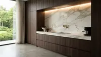 7 Inspirasi Kombinasi Backsplash dan Kabinet yang Bikin Dapur Minimalis Terlihat Mewah