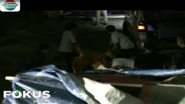 Evakuasi Dramatis Pria Tertimpa Truk Molen di Tangerang