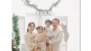 Pemotretan keluarga Ahok bertema Natal, ceria bareng dua buah hati. (Sumber: Instagram/basukibtp)