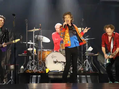 Aksi panggung The Rolling Stones saat tampil di MetLife Stadium, East Rutherford, New Jersey, Amerika Serikat, Senin (5/8/2019). The Rolling Stones sukses menggebrak panggung MetLife Stadium dalam tur Amerika-Kanada yang bertajuk 'No Filter'. (Photo by Greg Allen/Invision/AP)