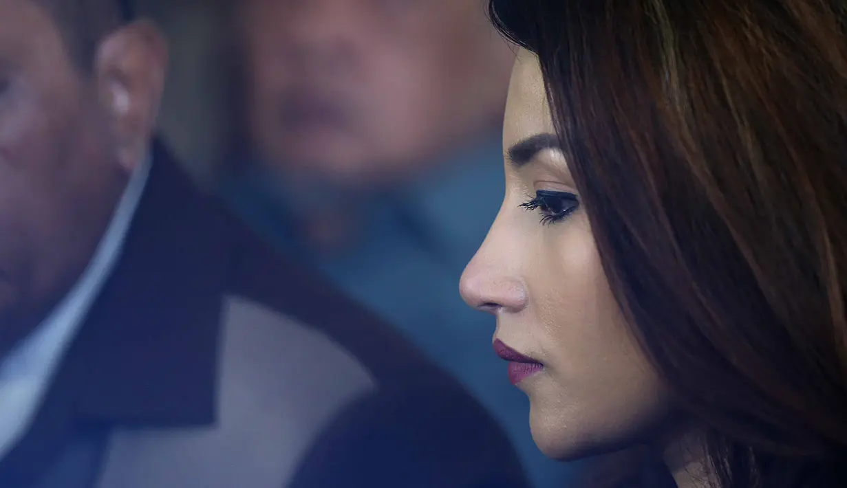 "Saya hancur. 2 tahun lalu saya ingat berjuang dan melahirkan Shabira antara hidup dan mati. Tapi sama bapaknya main dipisahin gitu aja," kata Tsania Marwa di Pengadilan Agama Cibinong, Kabupaten Bogor, Jawa Barat Selasa(11/7). (Nurwahyunan/Bintang.com)