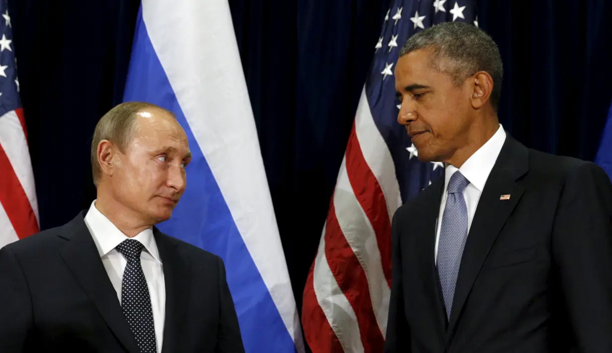 Ekspresi Presiden AS, Barack Obama dan Presiden Rusia, Vladimir Putin saat saling bertemu pada Sidang Umum PBB di New York, Senin (28/9/2015). (REUTERS/Kevin Lamarque)