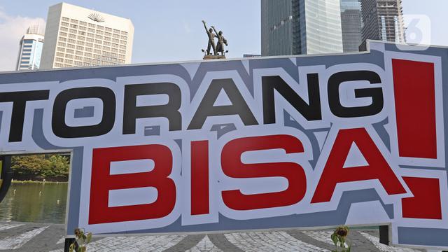 Maskot PON XX Papua Mejeng di Bundaran HI Jakarta