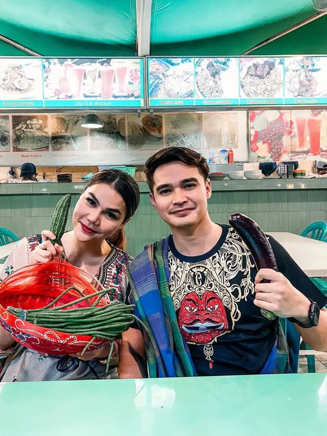 Potret ini merupakan momen kedekatan Aiman Ricky dan DJ Katty Butterfly saat berkolaborasi untuk konten YouTube.