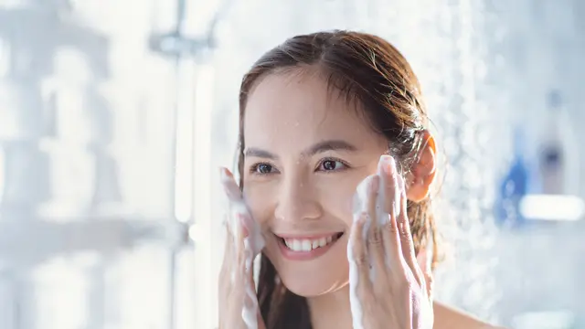 Bersih Dalam dan Luar: Rutinitas Mandi dan Perawatan untuk Menghilangkan Bau Badan