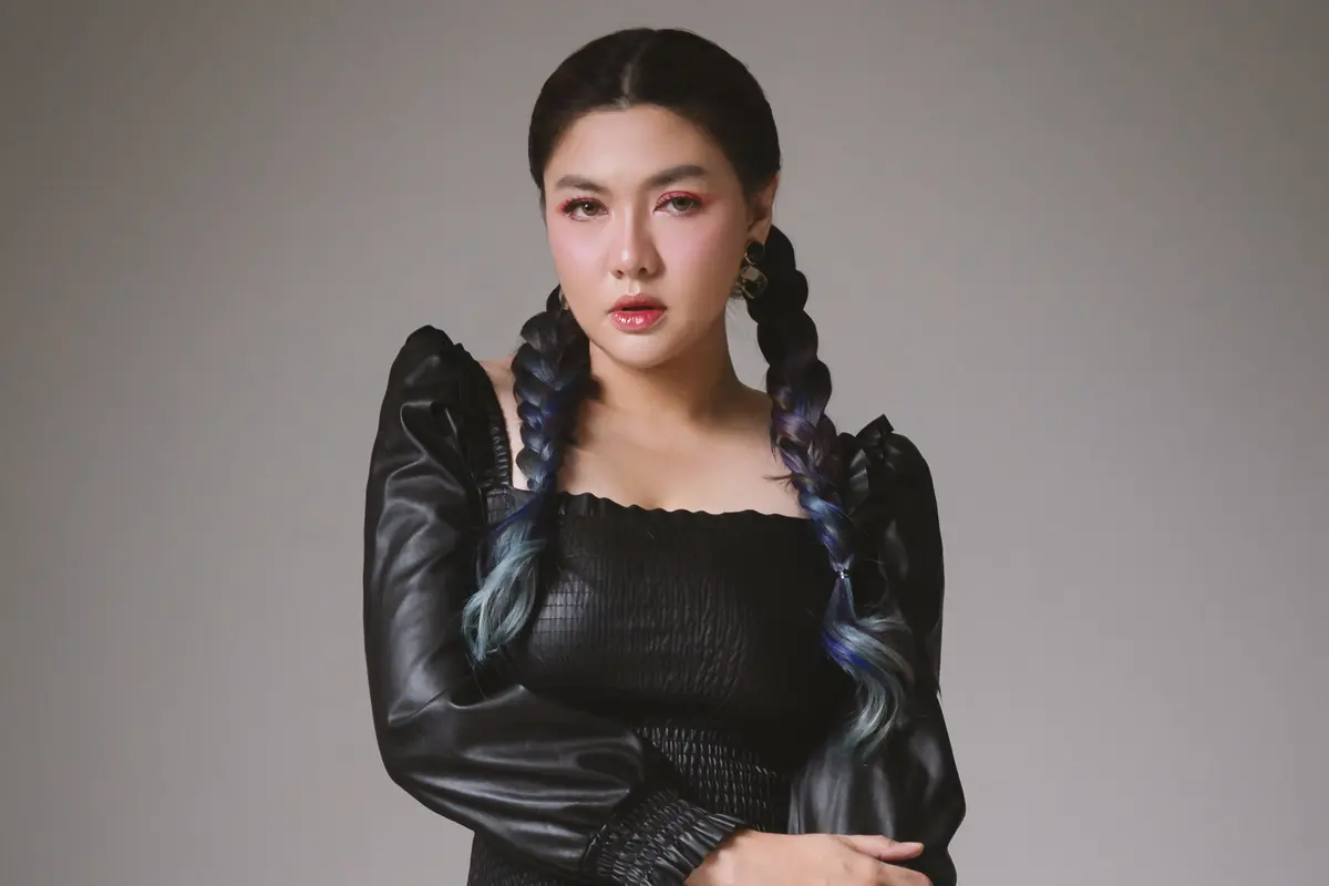 Vicky Shu kembali aktif bernyanyi