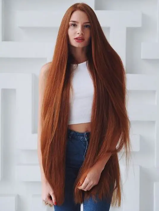 Tak banyak yang tahu bila rambut Anastasia Sidorova tidak sesehat dan seindah yang ditampilkannya. Kenyataannya, rapunzel di dunia nyata itu mengalami masalah rambut yang ekstrem sejak remaja. (instagram.com/sidorovaanastasiya)