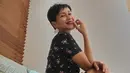 Tidak hanya lebih kece, penampilan adik dari Chika Waode itu pun sukses bikin pangling. Lia makin terlihat segar dengan gaya rambut cepaknya. Dalam caption unggahan, ibu satu anak itu menuliskan kalimat singkat, yaitu "Buang sial". Potong rambut memang menjadi salah satu mitos paling populer untuk membuang sial. (Liputan6.com/IG/@liawaode)