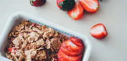 Asupan serat yang cukup dapat mendukung program diet sekaligus menjaga kesehatan tubuh. Ketahui cara sederhana untuk memenuhi kebutuhan serat setiap hari tanpa harus mengubah pola makan secara drastis.  (Foto/Dok: Pexels)