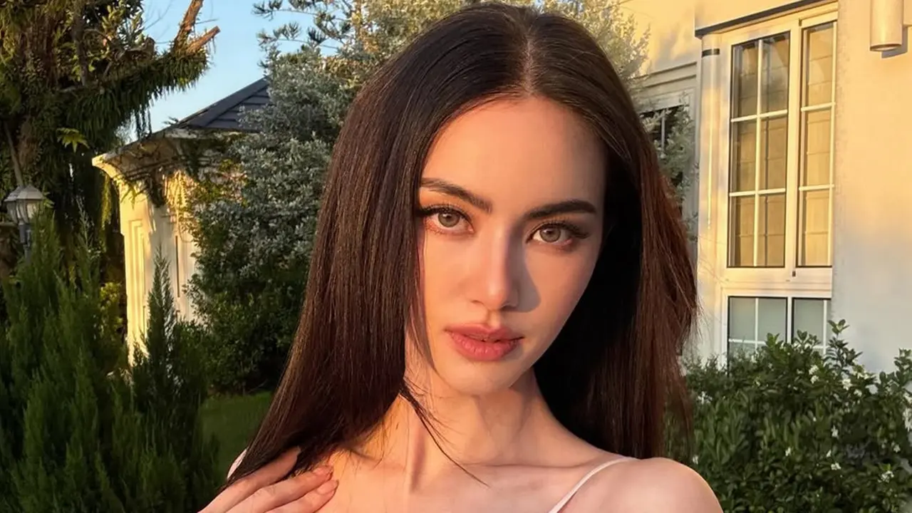 5 Potret Davika Hoorne Pakai Siger Sunda, Pesona Bintang Thailand Jadi Pengantin