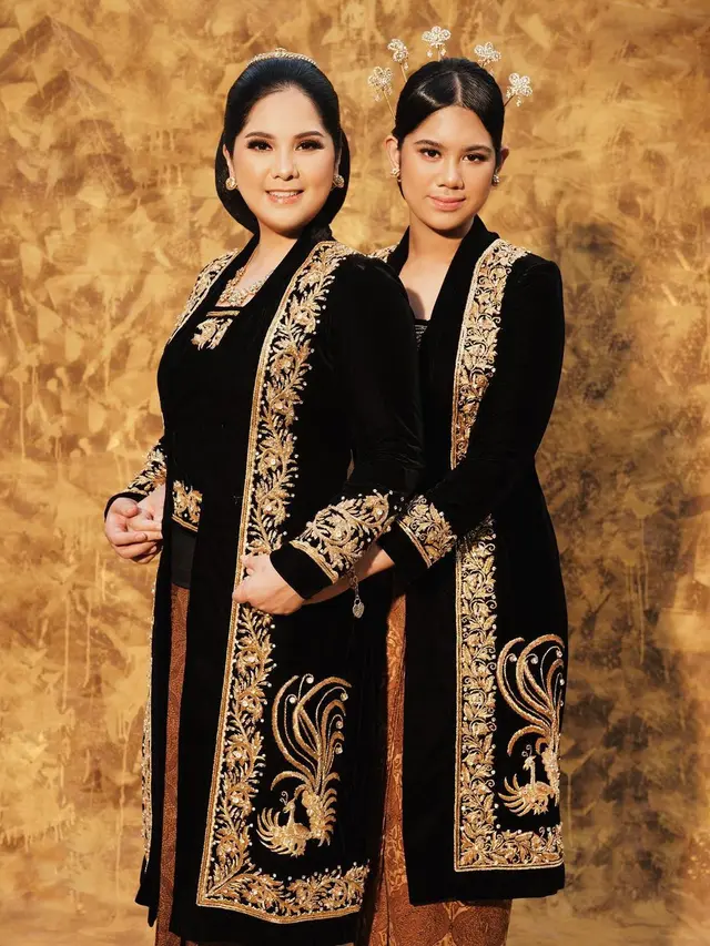 Kebaya kutu baru velvet pilihan public figure