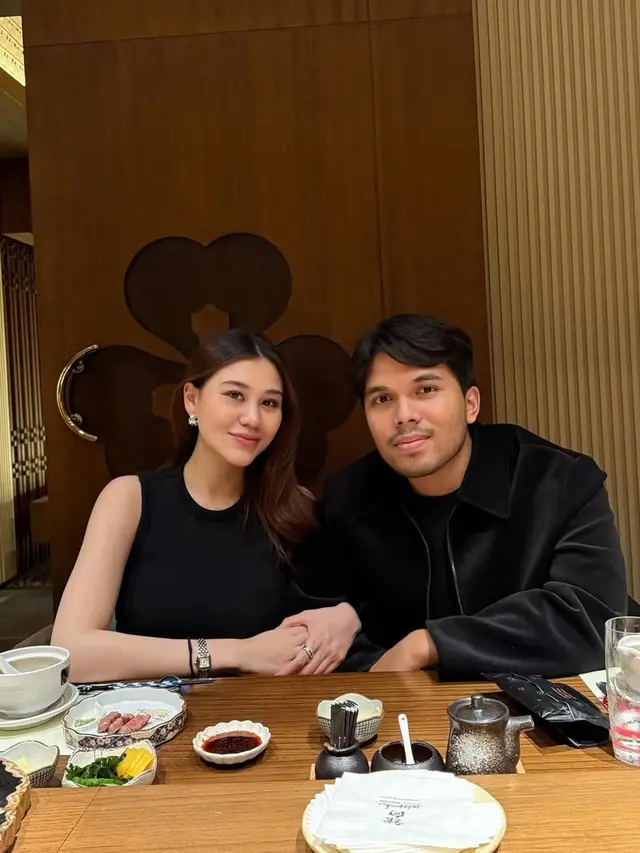 Gaya Stylish Aaliyah Massaid Saat Momong Anak, Jalani Motherhood dengan Happy