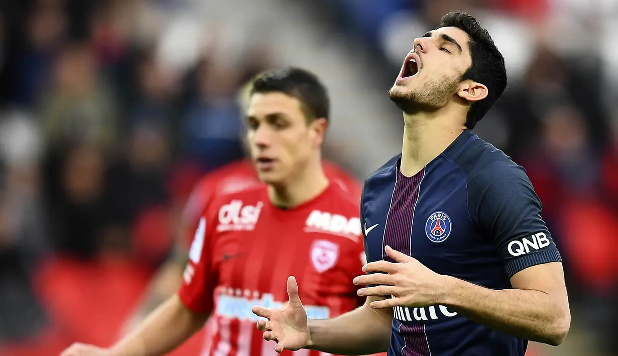 6. Goncalo Guedes (Paris St. Germain) - Winger 20 tahun ini sering disebut penerus Cristiano Ronaldo karena kemampuan menggoceknya. Tetapi musim lalu selama setengah tahun di Ligue 1 dirinya masih belum menunjukan kemampuan terbaik. (AFP/Franck Fife)