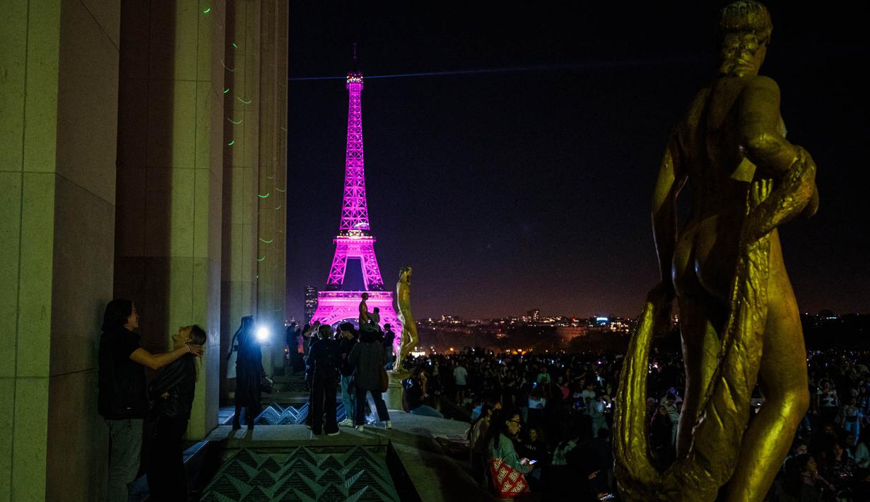 Peringatan biasanya diisi dengan aktivitas atau kegiatan sosialisasi pentingnya deteksi dini kanker payudara hingga pendampingan. (Dimitar DILKOFF/AFP)
