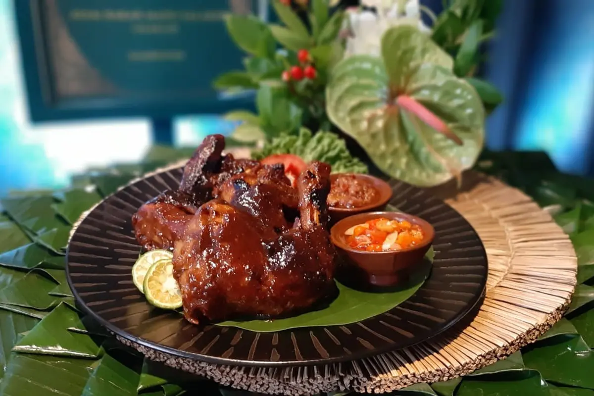 Pemenang kompetisi Bango 'Ayam Bakar Madu Salakilo'