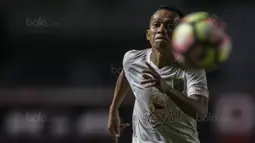 Selama musim 2017, Irfan Jaya tampil memukau bersama Persebaya dengan mencetak sembilan gol dan enam assist dari 20 kali penampilan. (Bola.com/Vitalis Yogi Trisna)