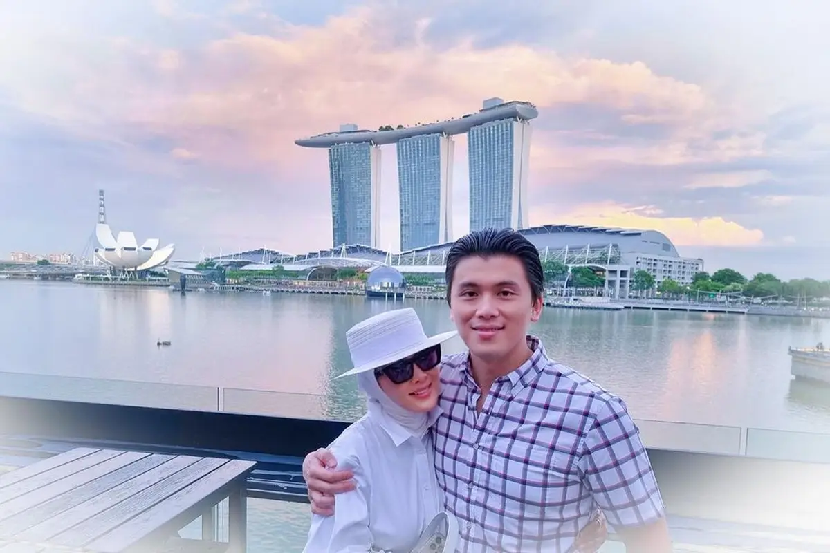 Syahrini dan Reino Barack