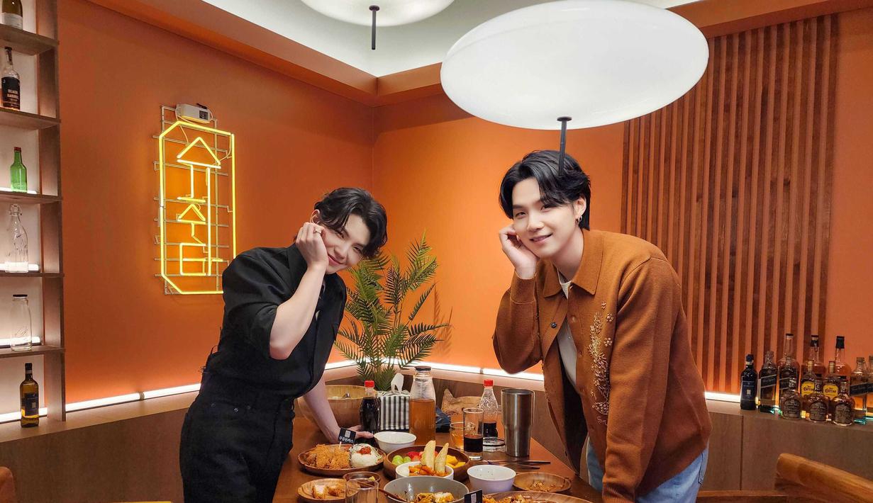 Woozi Seventeen dan Suga BTS. (Twitter/ bts_bighit)