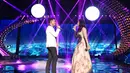 Lagu 'Percayalah' ia berduet bareng Afgan. Meski tidak menjalani latihan, penampilannya cukup memukau penonton melalui chemistry yang dibangun keduanya. (Adrian Putra/Bintang.com)