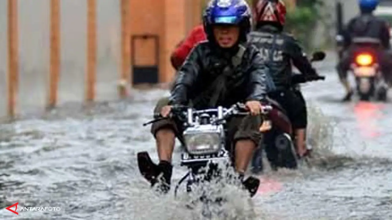 banjir-dok-kemang-140129b.jpg