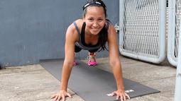 Arsyi Sabihisma adalah putri pasangan legenda Timnas Indonesia, Ricky Yacobi, dan mantan peloncat indah nasional, Harly Ramayani. (Bola.com/Nicklas Hanoatubun)