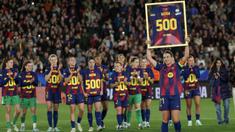 Alexia Putellas mencatatkan penampilan ke-500 bersama Barcelona saat laga perempat final Liga Champions Wanita 2025/2026 melawan Real Madrid, Kamis (02/04/2026). (AFP/Lluis Gene)
