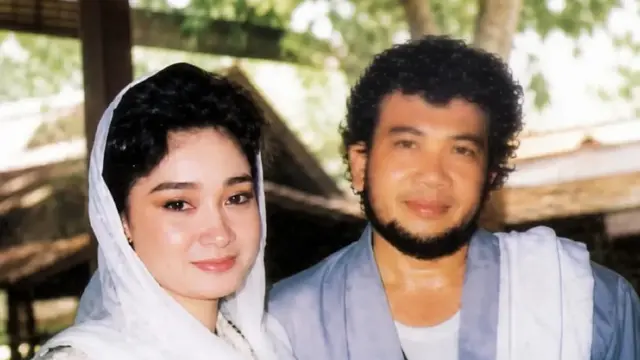 Potret Lawas Kemesraan Rhoma Irama dan Ricca Rachim