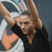 Seksi seperti Gal Gadot, ini potret workout Raline Shah.