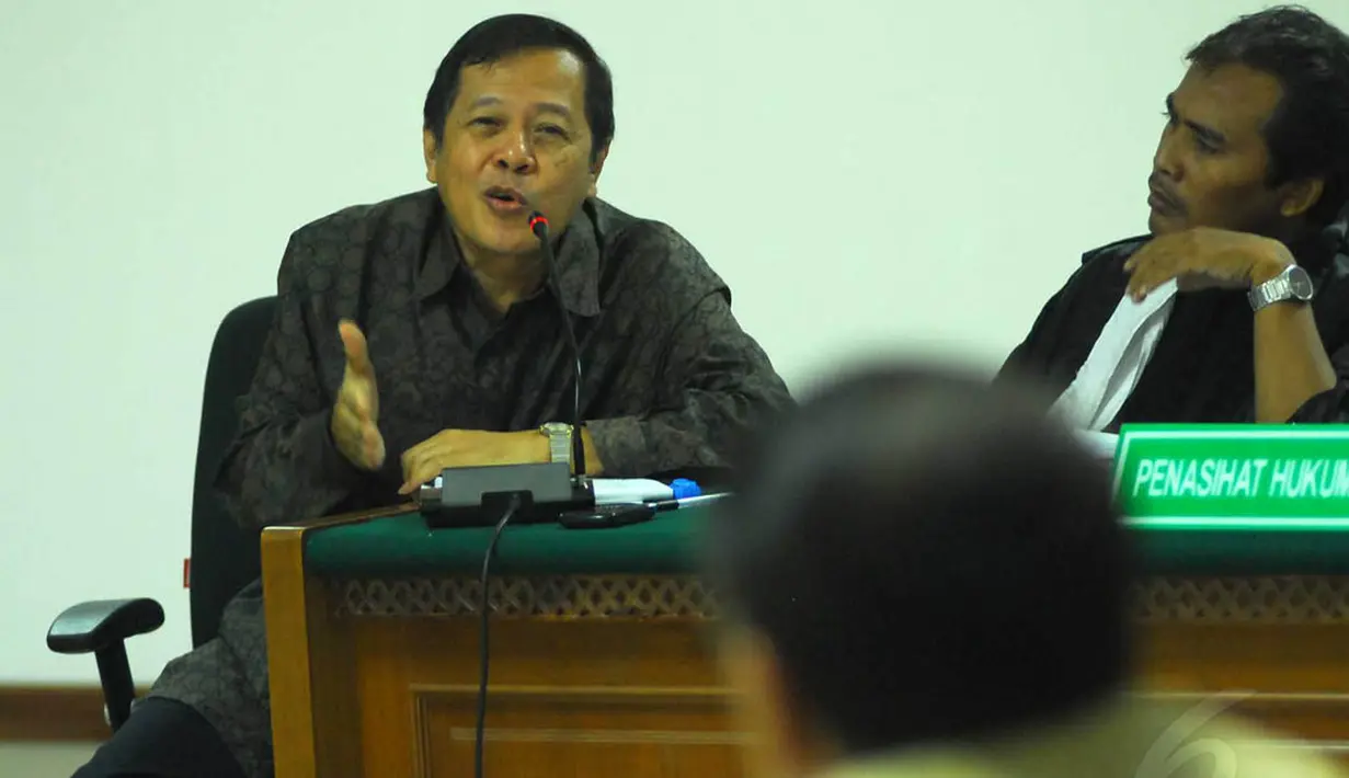 Sudjadnan Parnohadiningrat, didakwa melakukan tindak pidana korupsi Rp 4,570 miliar, dalam pelaksanaan kegiatan 12 pertemuan dan sidang internasional oleh Kemenlu selama 2004-2005. Rabu (28/5/14) (Liputan6.com/Miftahul Hayat)