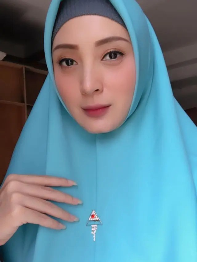 Della Puspita Belum Maafkan Kesalahan Mendiang Ayah