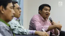 Anggota DPR Fraksi PDIP Maruarar Sirait menjadi pembicara dalam diskusi Dialektika Demokrasi di Gedung Nusantara III, Kompleks Parlemen, Senayan,  Jakarta, Kamis (21/3). (Liputan6.com/Johan Tallo)